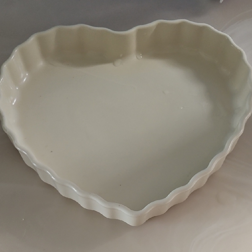 Pfaltzgraff Heart-Shaped Ivory Baking Dish